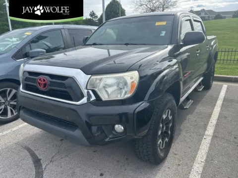 Black 2015 Toyota Tacoma for sale in Kansas City, MO