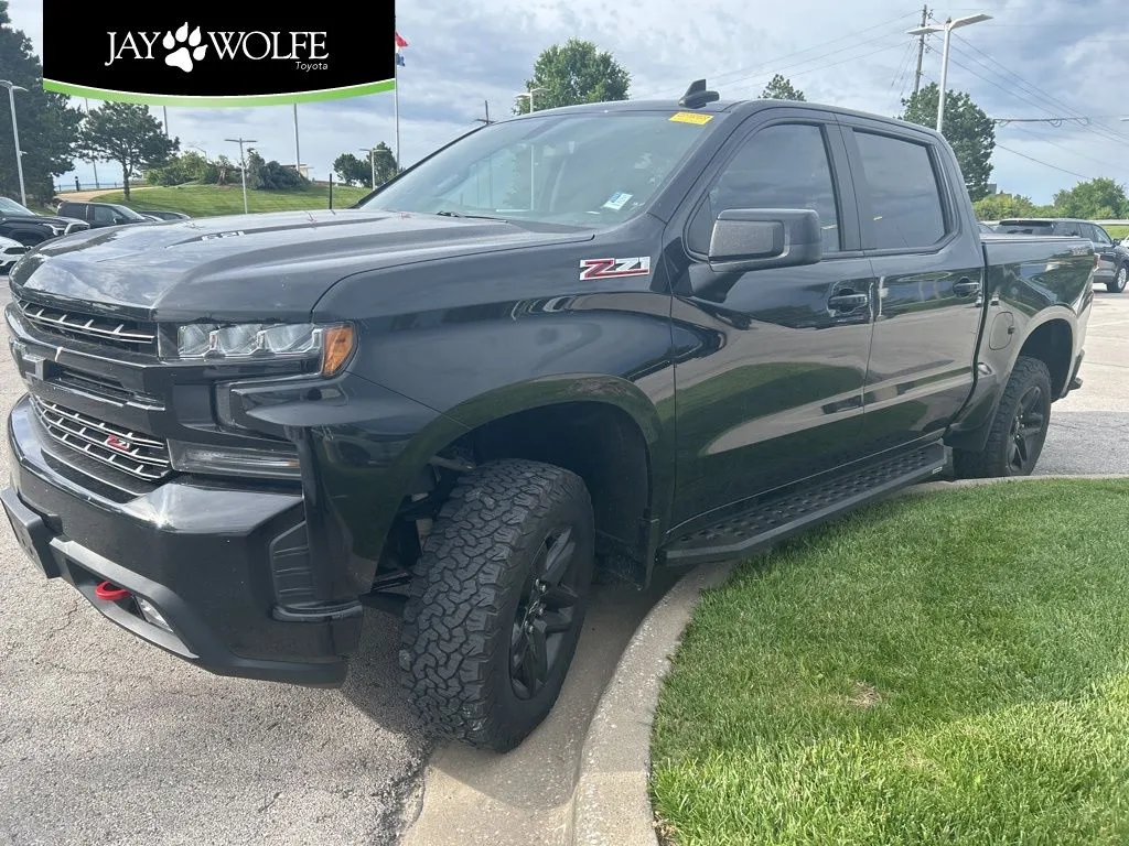 Black 2020 Chevrolet Silverado 1500 LT Trail Boss for sale in Kansas City, MO