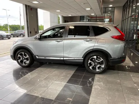 More photos of 2017 Honda CR-V Touring at Jay Wolfe Toyota, MO