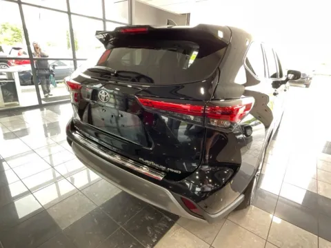 More photos of 2023 Toyota Highlander Platinum at Jay Wolfe Toyota, MO