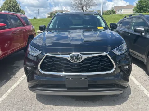 Photos of 2023 Toyota Highlander Platinum for sale in Kansas City, MO at Jay Wolfe Toyota