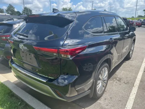 More photos of 2023 Toyota Highlander Platinum at Jay Wolfe Toyota, MO