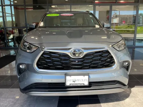 Photos of 2023 Toyota Highlander Platinum for sale in Kansas City, MO at Jay Wolfe Toyota