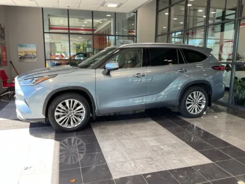 Another view of 2023 Toyota Highlander Platinum for sale in Kansas City, MO at Jay Wolfe Toyota