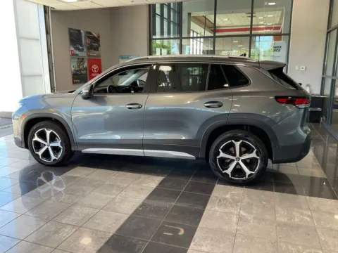 More photos of 2025 Volkswagen Tiguan 2.0T SE at Jay Wolfe Toyota, MO