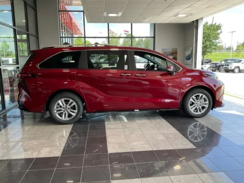 More photos of 2026 Toyota Sienna Limited at Jay Wolfe Toyota, MO