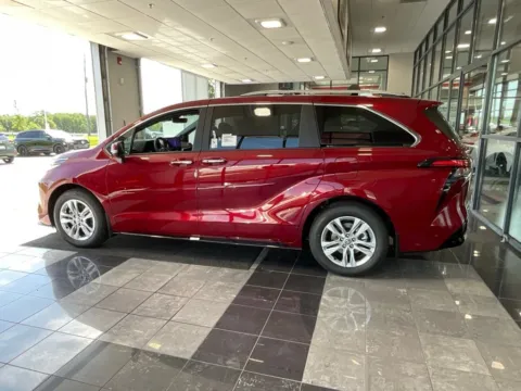 More photos of 2026 Toyota Sienna Limited at Jay Wolfe Toyota, MO