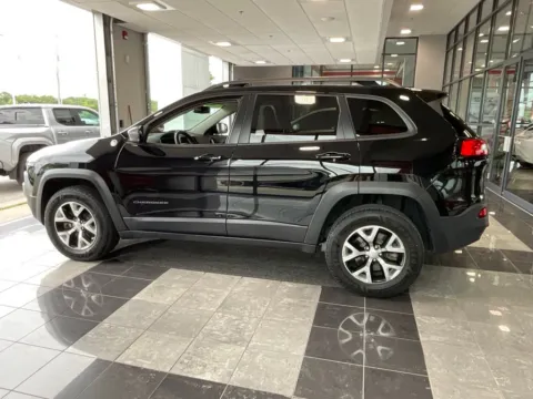 More photos of 2018 Jeep Cherokee Trailhawk at Jay Wolfe Toyota, MO