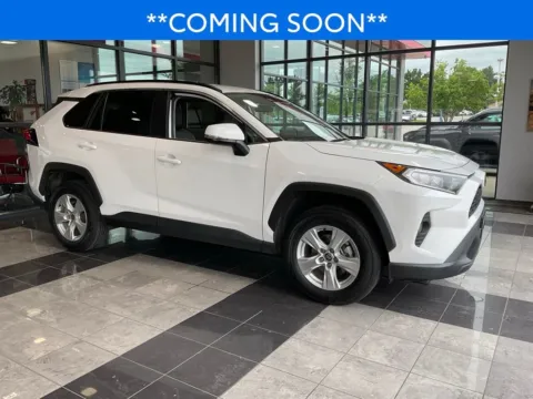 White 2021 Toyota RAV4 XLE for sale in Kansas City, MO