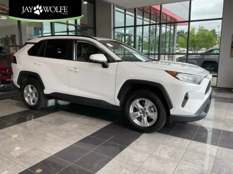 White 2021 Toyota RAV4 XLE for sale in Kansas City, MO