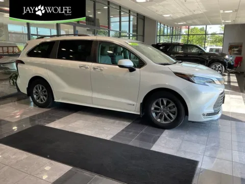 White 2021 Toyota Sienna XLE for sale in Kansas City, MO