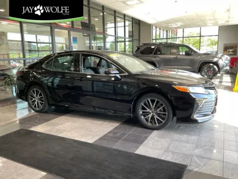 Black 2024 Toyota Camry Hybrid XLE for sale in Kansas City, MO