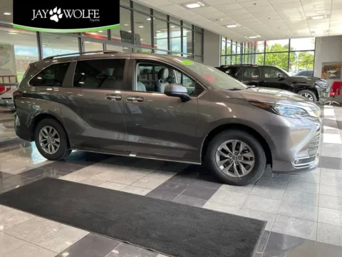 Gray 2024 Toyota Sienna XLE for sale in Kansas City, MO