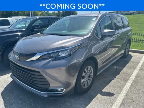 Gray 2024 Toyota Sienna XLE for sale in Kansas City, MO
