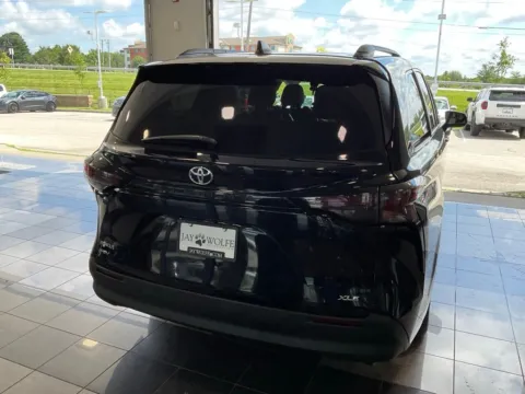 More photos of 2026 Toyota Sienna XLE at Jay Wolfe Toyota, MO