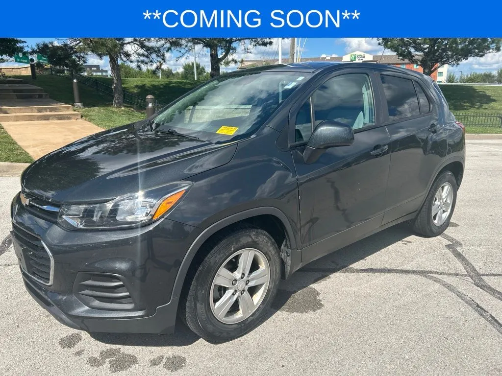 Gray 2019 Chevrolet Trax LS for sale in Kansas City, MO