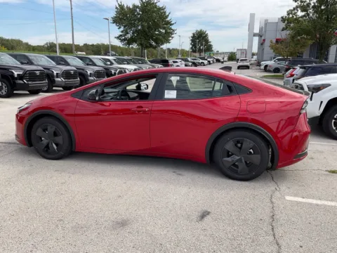 More photos of 2027 Toyota Prius Plug-In Hybrid SE at Jay Wolfe Toyota, MO