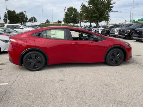 More photos of 2027 Toyota Prius Plug-In Hybrid SE at Jay Wolfe Toyota, MO