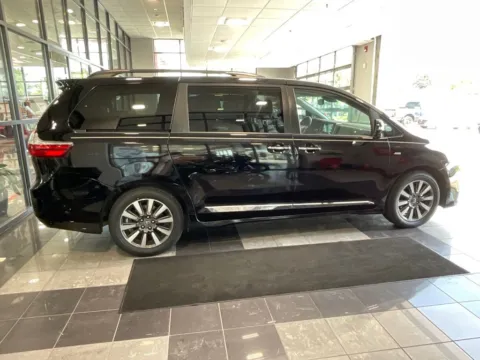 More photos of 2018 Toyota Sienna Limited Premium at Jay Wolfe Toyota, MO