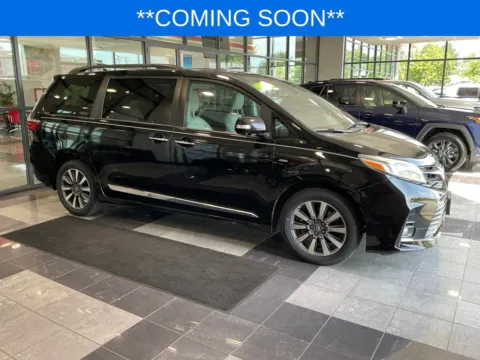 Black 2018 Toyota Sienna Limited Premium for sale in Kansas City, MO