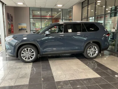 Another view of 2026 Toyota Grand Highlander Platinum for sale in Kansas City, MO at Jay Wolfe Toyota