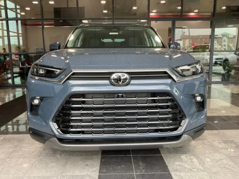 Photos of 2026 Toyota Grand Highlander Platinum for sale in Kansas City, MO at Jay Wolfe Toyota