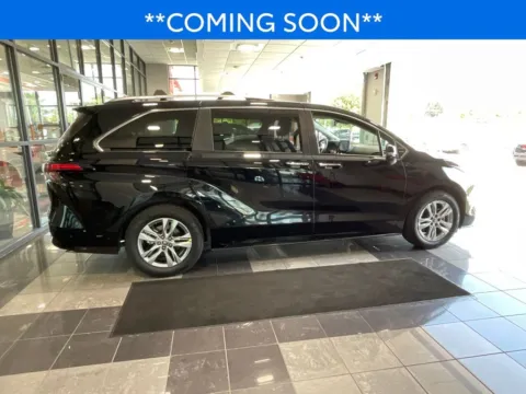 More photos of 2024 Toyota Sienna Limited at Jay Wolfe Toyota, MO