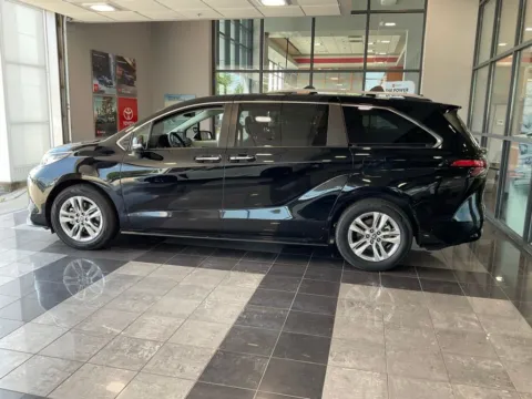 More photos of 2024 Toyota Sienna Limited at Jay Wolfe Toyota, MO