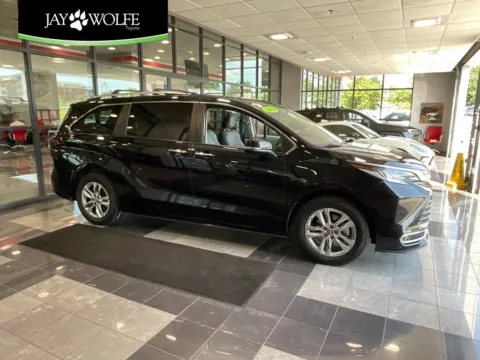 Black 2024 Toyota Sienna Limited for sale in Kansas City, MO