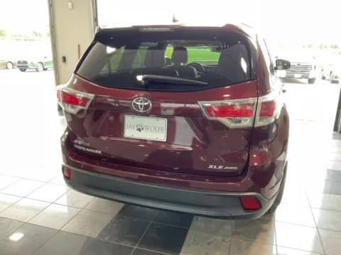 More photos of 2015 Toyota Highlander XLE V6 at Jay Wolfe Toyota, MO
