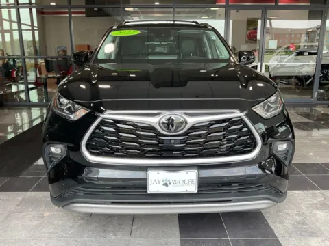 Photos of 2022 Toyota Highlander Platinum for sale in Kansas City, MO at Jay Wolfe Toyota
