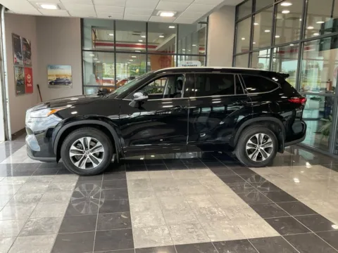 Another view of 2022 Toyota Highlander XLE for sale in Kansas City, MO at Jay Wolfe Toyota