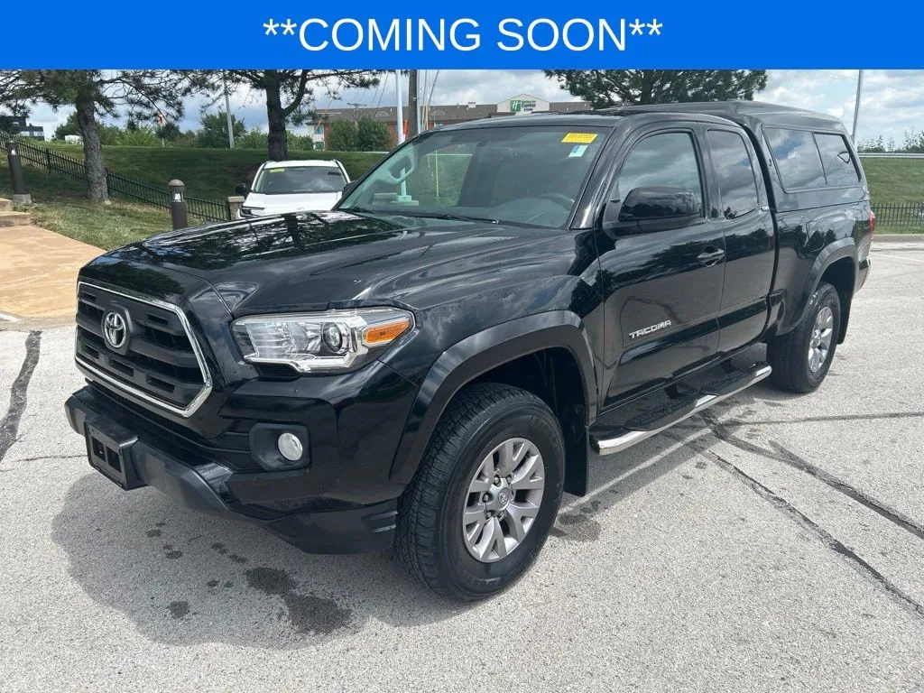 Black 2017 Toyota Tacoma SR5 for sale in Kansas City, MO