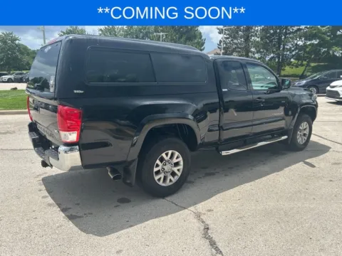 More photos of 2017 Toyota Tacoma SR5 at Jay Wolfe Toyota, MO
