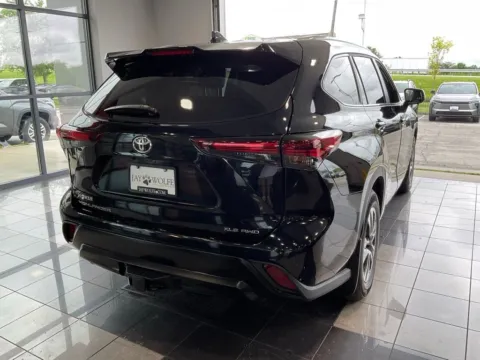 More photos of 2024 Toyota Highlander XLE at Jay Wolfe Toyota, MO