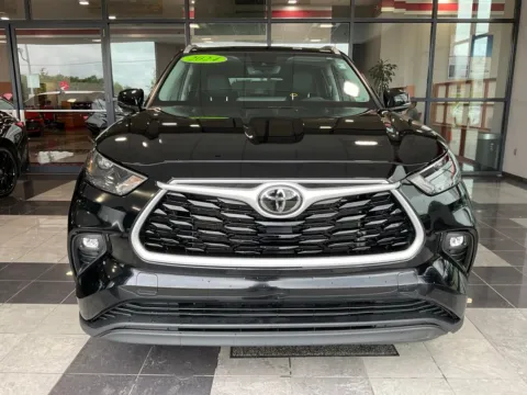 Photos of 2024 Toyota Highlander XLE for sale in Kansas City, MO at Jay Wolfe Toyota