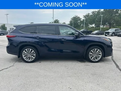 More photos of 2023 Toyota Highlander Hybrid Platinum at Jay Wolfe Toyota, MO