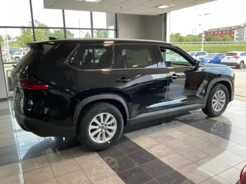 More photos of 2026 Toyota Grand Highlander Hybrid XLE at Jay Wolfe Toyota, MO