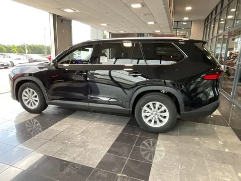 More photos of 2026 Toyota Grand Highlander Hybrid XLE at Jay Wolfe Toyota, MO
