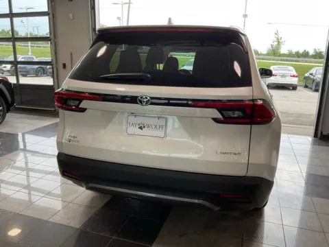 More photos of 2024 Toyota Grand Highlander Limited at Jay Wolfe Toyota, MO