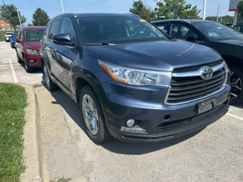 Photos of 2016 Toyota Highlander Limited for sale in Kansas City, MO at Jay Wolfe Toyota