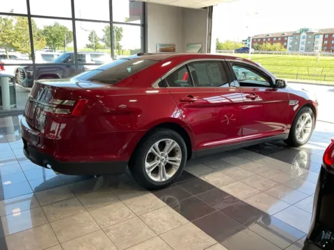 More photos of 2018 Ford Taurus SEL at Jay Wolfe Toyota, MO