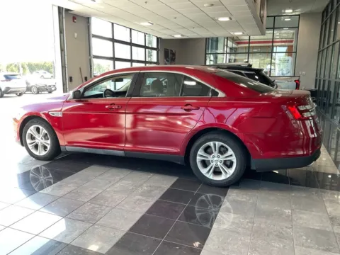 More photos of 2018 Ford Taurus SEL at Jay Wolfe Toyota, MO