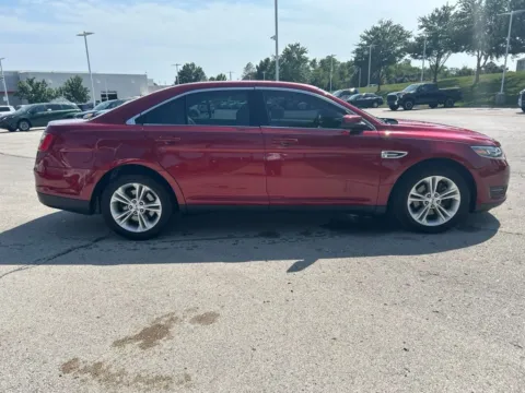 More photos of 2018 Ford Taurus SEL at Jay Wolfe Toyota, MO