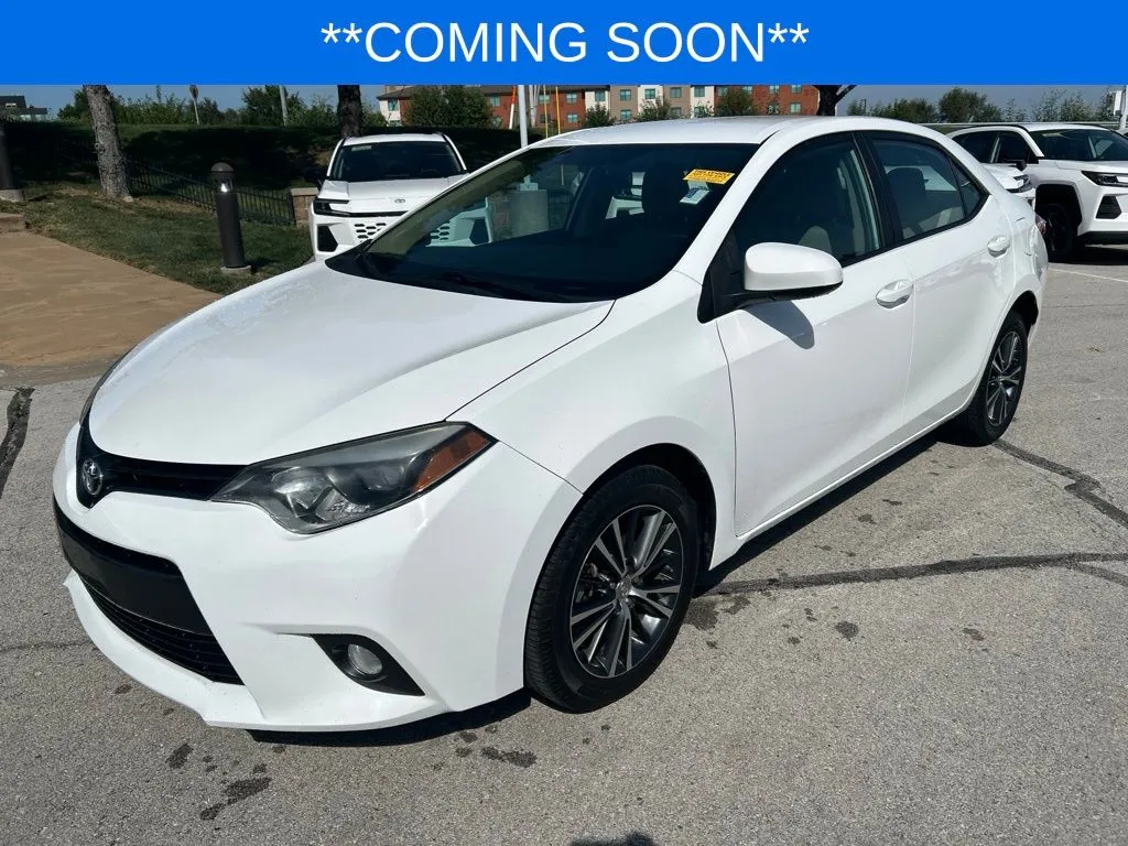 White 2016 Toyota Corolla LE Plus for sale in Kansas City, MO