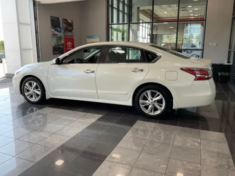 More photos of 2013 Nissan Altima 2.5 SV at Jay Wolfe Toyota, MO