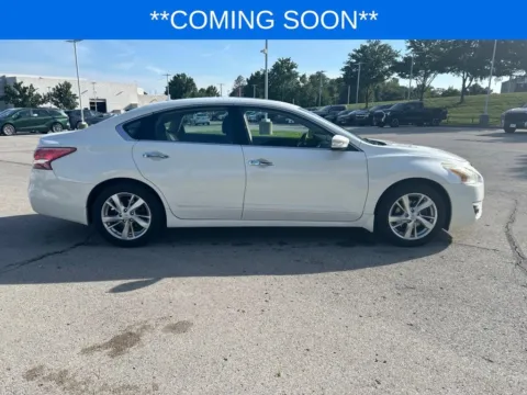 More photos of 2013 Nissan Altima 2.5 SV at Jay Wolfe Toyota, MO