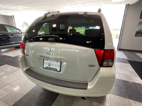 More photos of 2008 Mitsubishi Endeavor SE at Jay Wolfe Toyota, MO