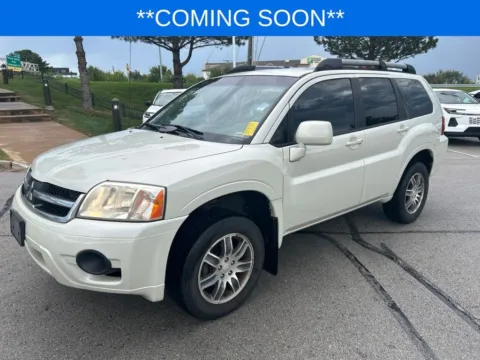 Silver 2008 Mitsubishi Endeavor SE for sale in Kansas City, MO