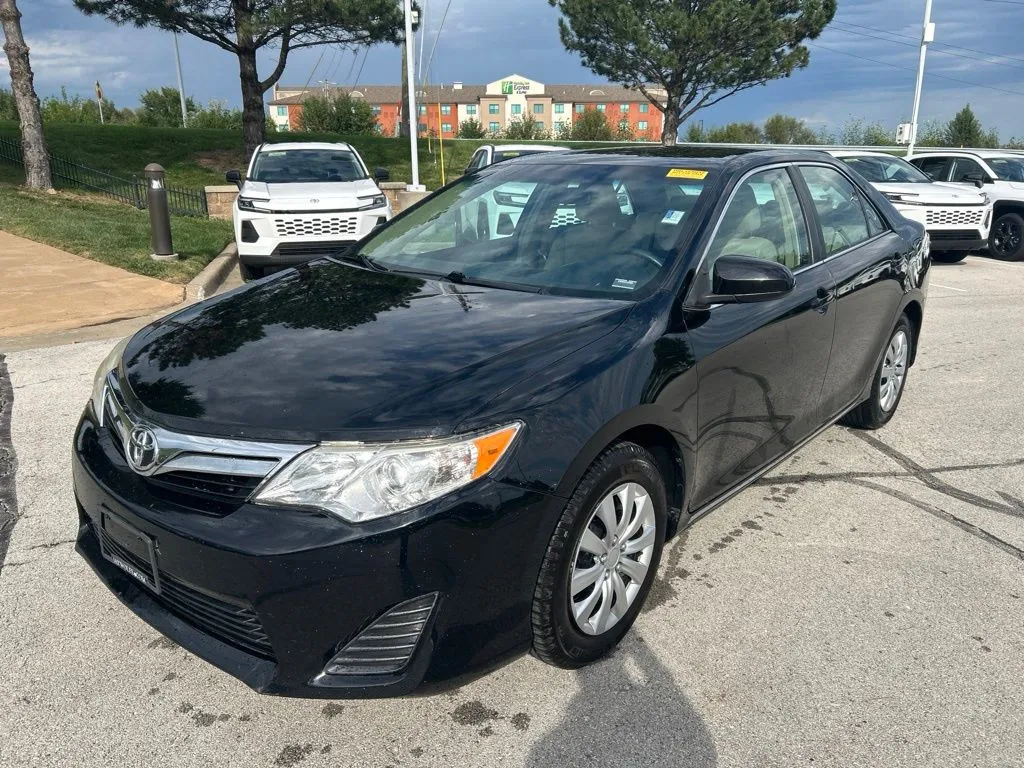 Black 2014 Toyota Camry LE for sale in Kansas City, MO